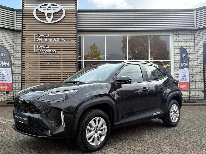 Zwart Gebruikt 2024 Toyota Yaris Cross SUV | € 27.900 (Eerlijke prijs) - Afbeelding 1/4