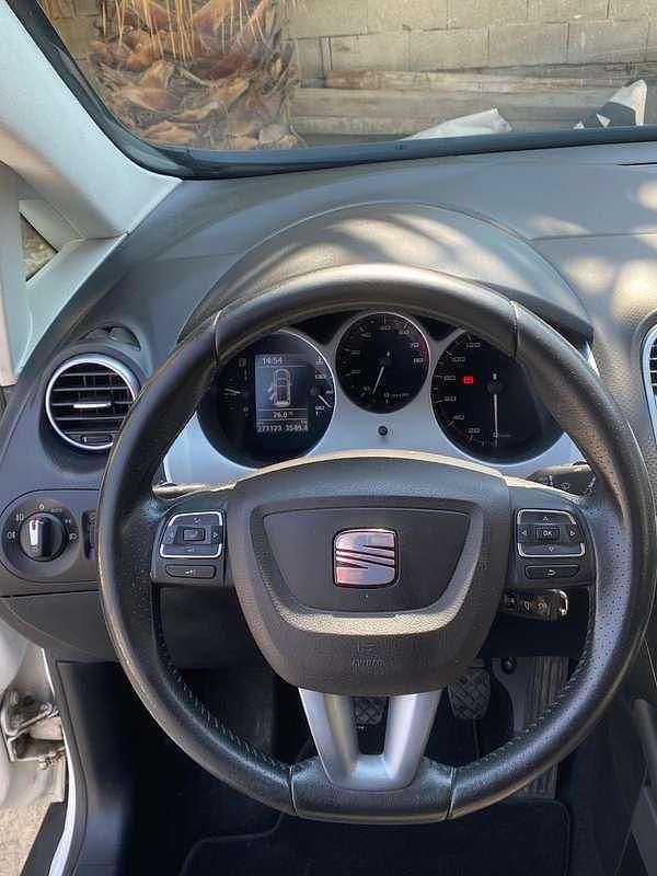 Wit Gebruikt 2012 Seat Altea XL Style MPV | € 3.800 (Iets duurder) - Afbeelding 1/4