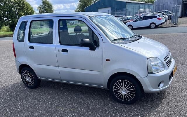 Occasion Opel Agila Essentia 75 PK (55 kW) 2004 Grijs Hatchback