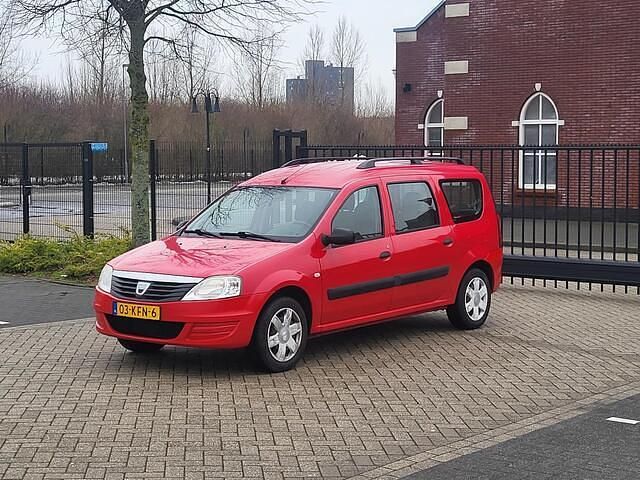 Occasion Dacia Logan MCV Ambiance 87 PK (63 kW) 2009 Rood MPV