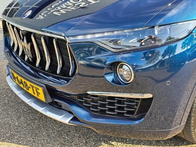 Occasion Maserati Levante GranLusso 349 PK (256 kW) 2021 Blauw, metallic lak SUV