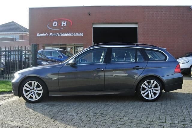 Grijs Gebruikt 2007 BMW 318 Executive Stationwagen | € 4.699 (Eerlijke prijs) - Afbeelding 1/4