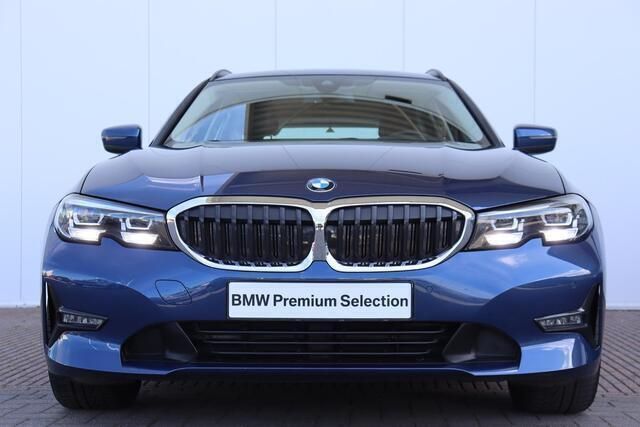 Blauw Gebruikt 2021 BMW 320 Executive Stationwagen | € 29.900 (Eerlijke prijs) - Afbeelding 1/3