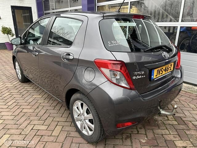 Occasion Toyota Yaris 99 PK (72 kW) 2014 Grijs Hatchback