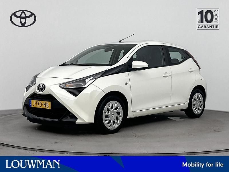 Wit Gebruikt 2020 Toyota Aygo X-play Hatchback | € 14.945 (Eerlijke prijs) - Afbeelding 1/4