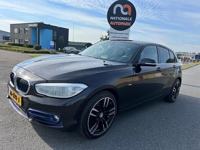 Bruin Gebruikt 2016 BMW 116 Sport Line Hatchback | € 6.495 (Eerlijke prijs) - Afbeelding 1/4