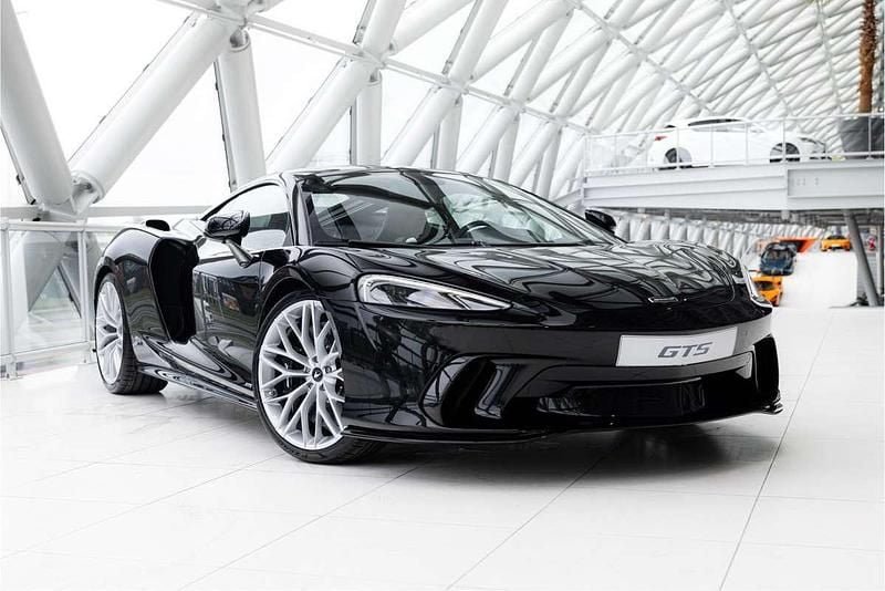 Zwart Nieuw 2025 McLaren GTS Coupé | € 314.750 - Afbeelding 1/4
