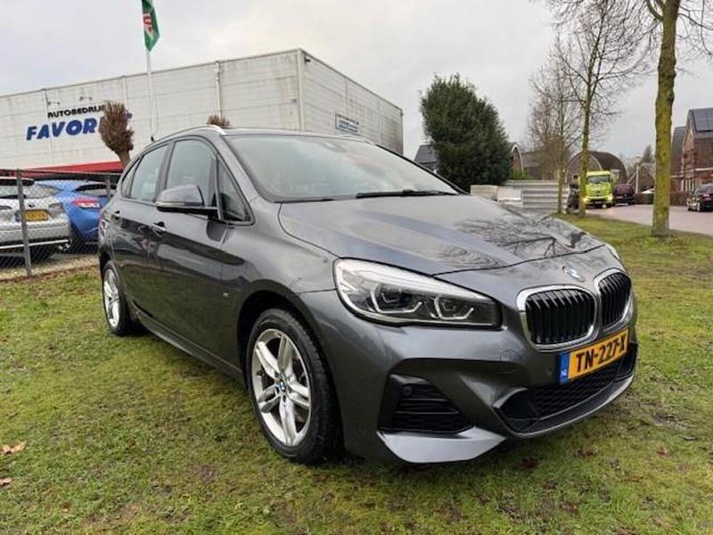 Grijs Gebruikt 2018 BMW 225 Active Tourer iPerformance MPV | € 17.900 (Eerlijke prijs) - Afbeelding 1/4