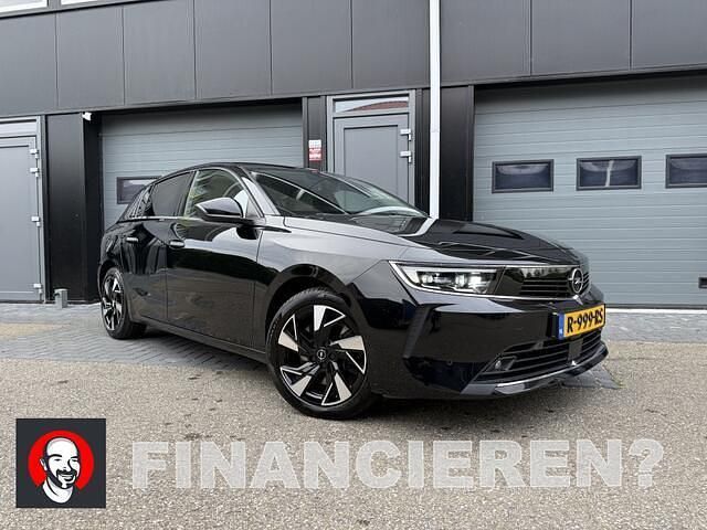 Zwart Occasion 2022 Opel Astra Hatchback | € 22.950 (Goede deal) - Afbeelding 1/4