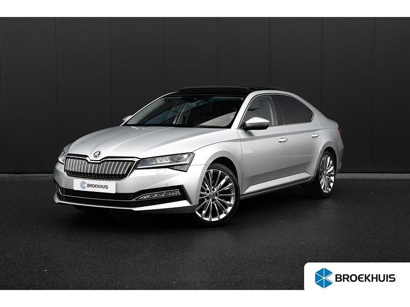 Occasion Skoda Superb LAURIN & KLEMENT 218 PK (160 kW) 2026 Grijs Hatchback