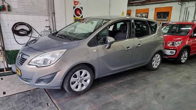 Grijs (metallic) Occasion 2013 Opel Meriva Cosmo MPV | € 5.950 (Eerlijke prijs) - Afbeelding 1/4