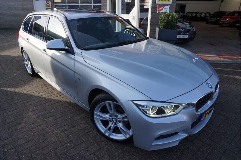 Grijs Gebruikt 2018 BMW 318 M Sport Stationwagen | € 24.285 (Iets duurder) - Afbeelding 1/4