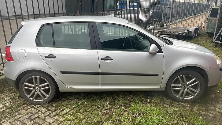 Gebruikt 2004 VW Golf V | € 500 - Afbeelding 1/4