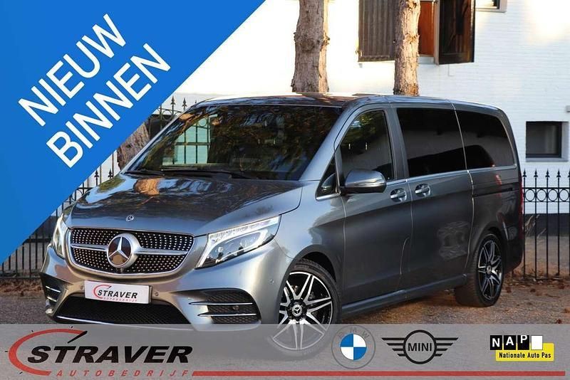 Grijs Gebruikt 2019 Mercedes V300 Avantgarde MPV | € 55.950 - Afbeelding 1/4