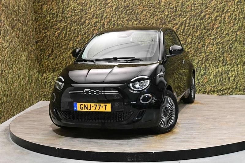 Zwart Gebruikt 2022 Fiat 500e Icon Hatchback | € 17.999 (Goede deal) - Afbeelding 1/3