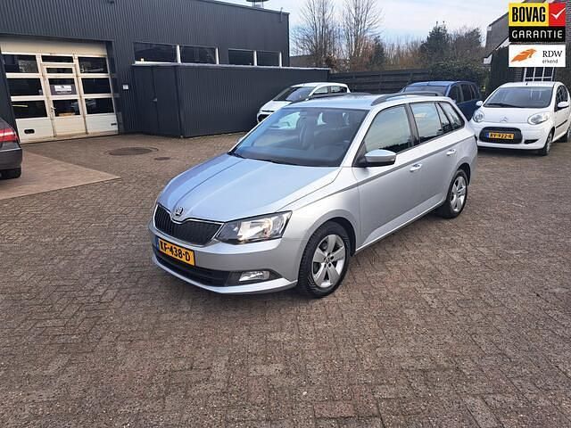 Grijs (metallic) Occasion 2015 Skoda Fabia Style Stationwagen | € 8.450 (Eerlijke prijs) - Afbeelding 1/4