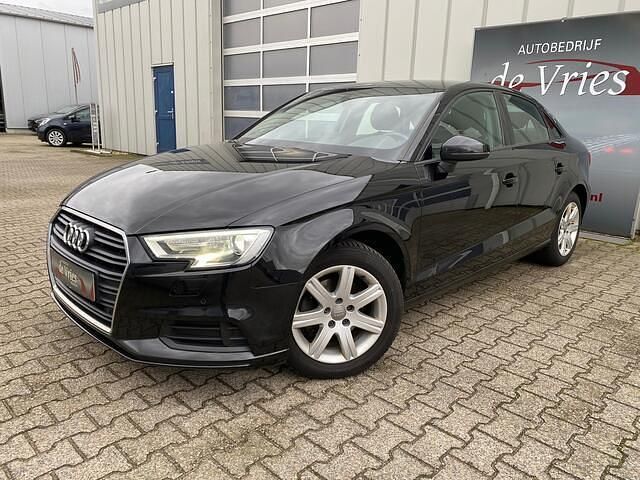 Zwart (metallic) Occasion 2018 Audi A3 Sedan | € 14.950 (Super prijs) - Afbeelding 1/4