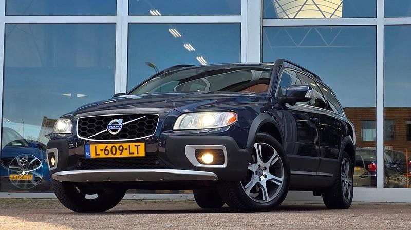 Blauw (metallic) Gebruikt 2012 Volvo XC70 Momentum Stationwagen | € 14.744 - Afbeelding 1/4