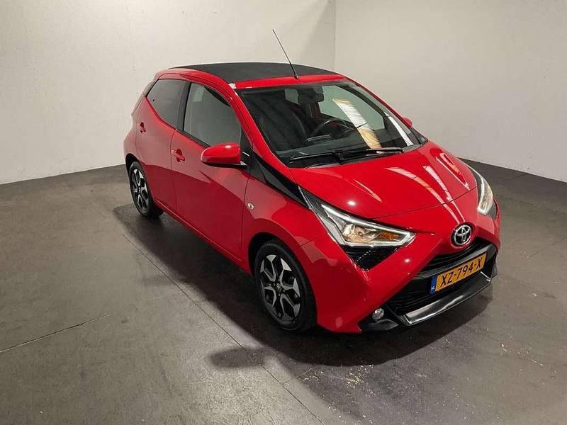 Occasion Toyota Aygo 72 PK (52 kW) 2019 Rood Hatchback