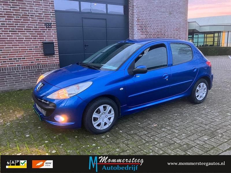 Blauw (metallic) Occasion 2010 Peugeot 206 Hatchback | € 2.990 (Eerlijke prijs) - Afbeelding 1/4