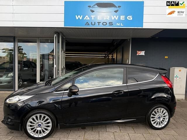 Zwart Gebruikt 2014 Ford Fiesta Titanium Hatchback | € 6.750 (Eerlijke prijs) - Afbeelding 1/4