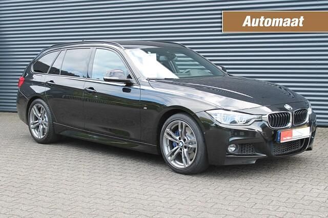 Zwart Gebruikt 2017 BMW 318 Executive Stationwagen | € 17.950 (Iets duurder) - Afbeelding 1/4
