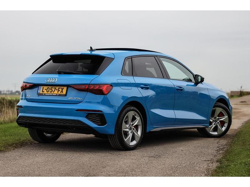 Occasion Audi A3 Sportback Competition 245 PK (180 kW) 2021 Blauw Hatchback