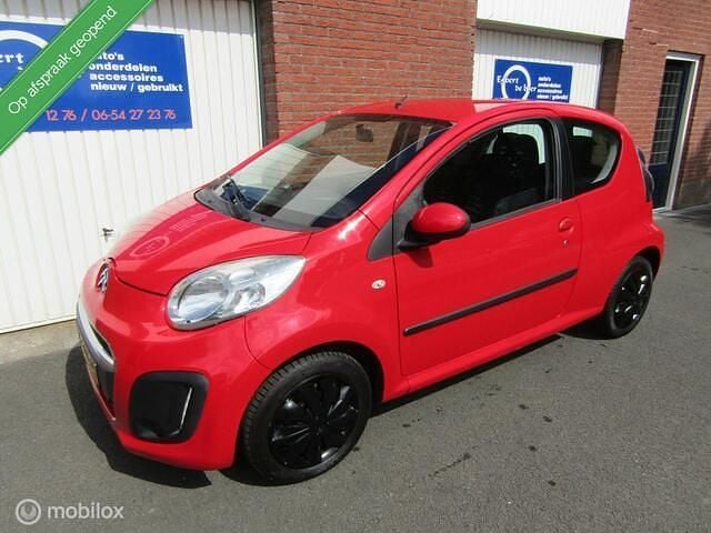 Rood Occasion 2013 Citroën C1 Attraction Hatchback | € 2.999 (Eerlijke prijs) - Afbeelding 1/4