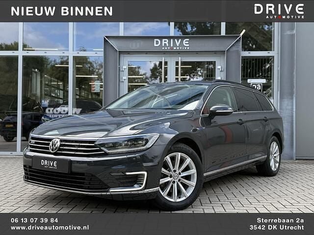 Grijs Gebruikt 2018 VW Passat Highline Stationwagen | € 21.500 (Goede deal) - Afbeelding 1/4