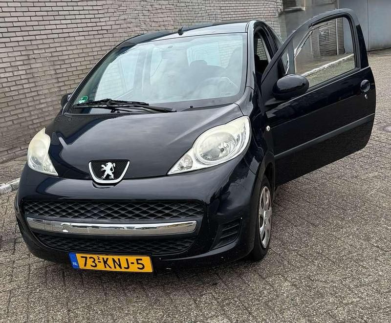 Zwart Gebruikt 2010 Peugeot 107 Hatchback | € 2.800 (Eerlijke prijs) - Afbeelding 1/4