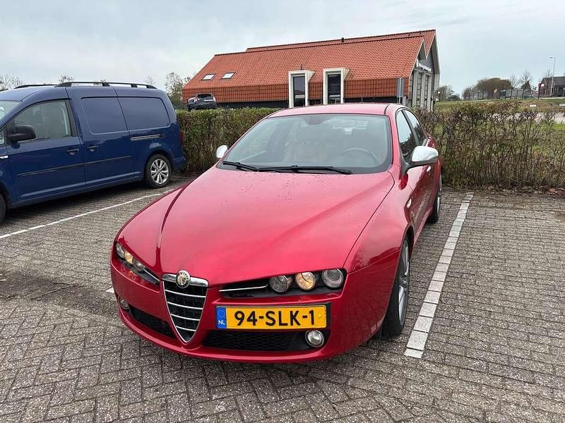 Rood Gebruikt 2011 Alfa Romeo 159 Distinctive Sedan | € 5.250 (Goede deal) - Afbeelding 1/4