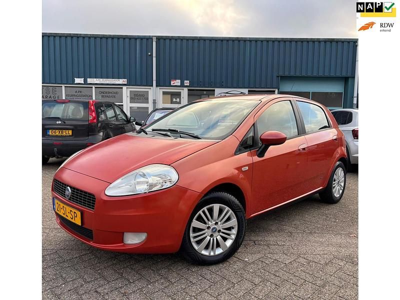 Oranje Occasion 2006 Fiat Punto Hatchback | € 2.250 (Iets duurder) - Afbeelding 1/4