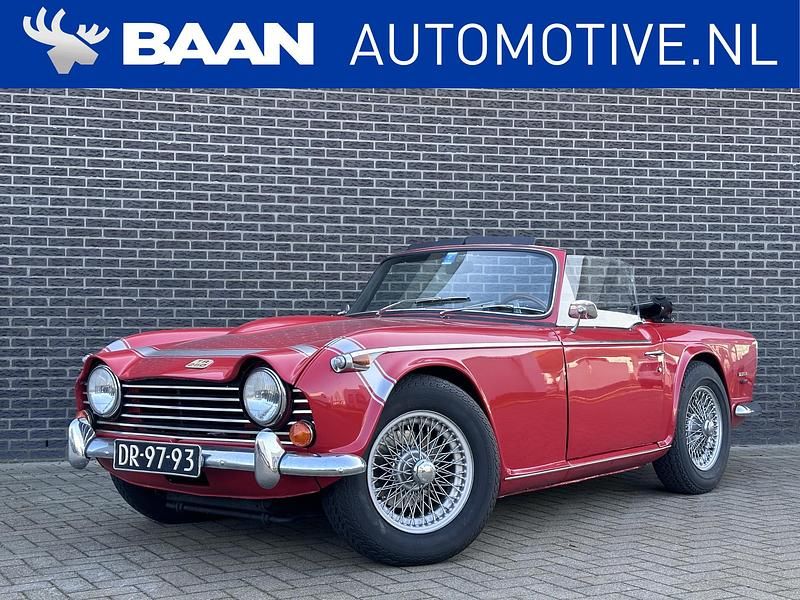 Rood Gebruikt 1967 Triumph TR 250 Cabriolet | € 37.900 - Afbeelding 1/4
