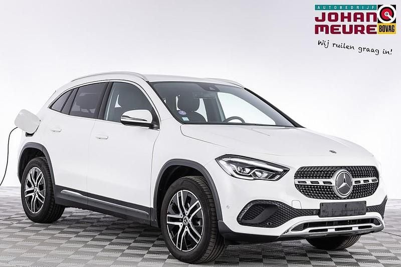 Wit Occasion 2023 Mercedes GLA250 Business SUV | € 36.990 (Super prijs) - Afbeelding 1/4