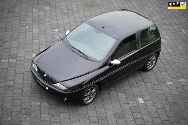 Zwart Gebruikt 2001 Lancia Ypsilon Hatchback | € 8.945 - Afbeelding 1/4