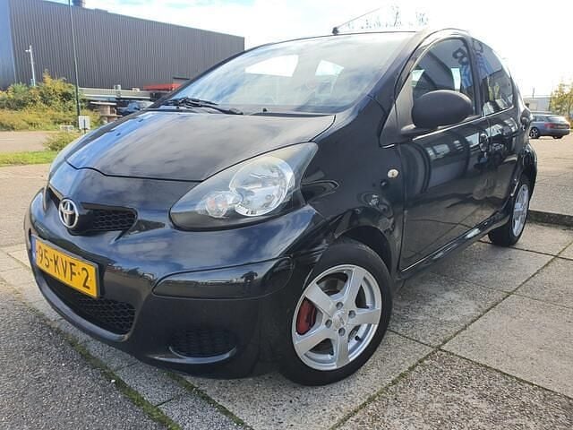 Zwart Occasion 2010 Toyota Aygo Hatchback | € 1.000 (Super prijs) - Afbeelding 1/4