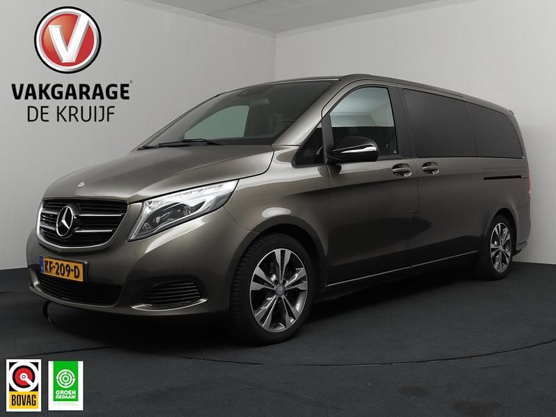 Grijs Gebruikt 2015 Mercedes V250 Avantgarde MPV | € 44.245 - Afbeelding 1/4
