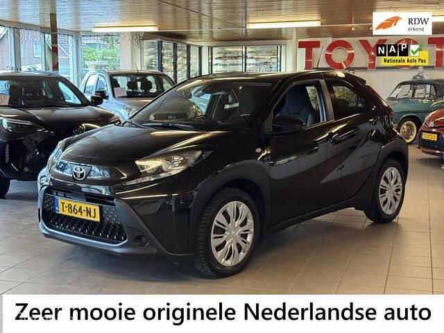 Zwart Occasion 2023 Toyota Aygo X Play SUV | € 14.850 (Eerlijke prijs) - Afbeelding 1/4