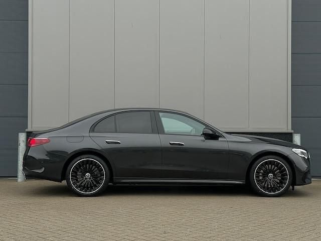 Occasion Mercedes E300 AMG line 2024 Grijs (metallic) Sedan