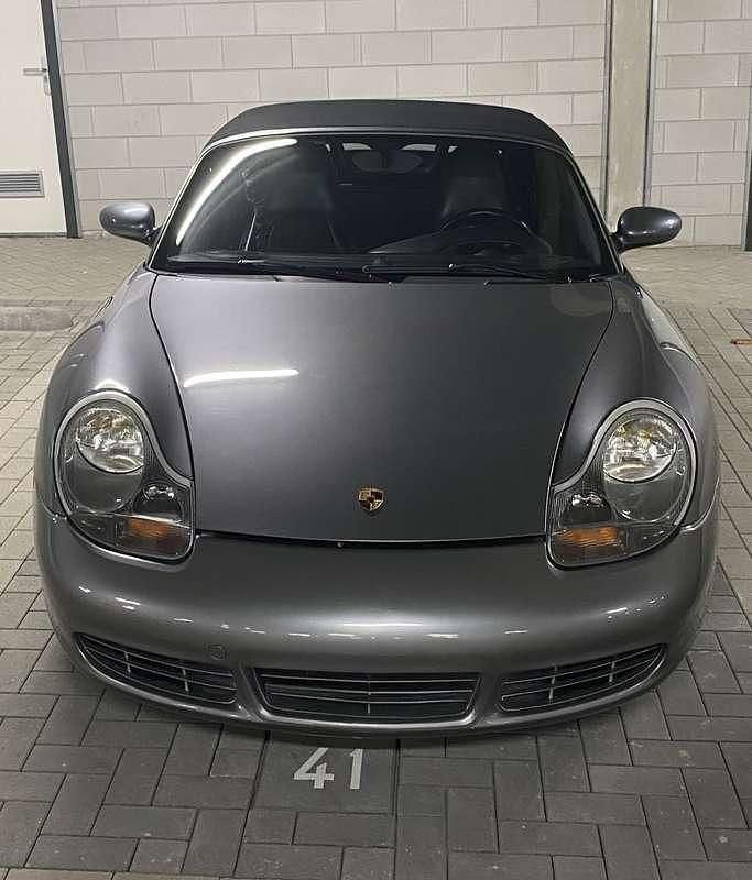 Grijs Gebruikt 2002 Porsche Boxster Cabriolet | € 18.500 (Eerlijke prijs) - Afbeelding 1/4