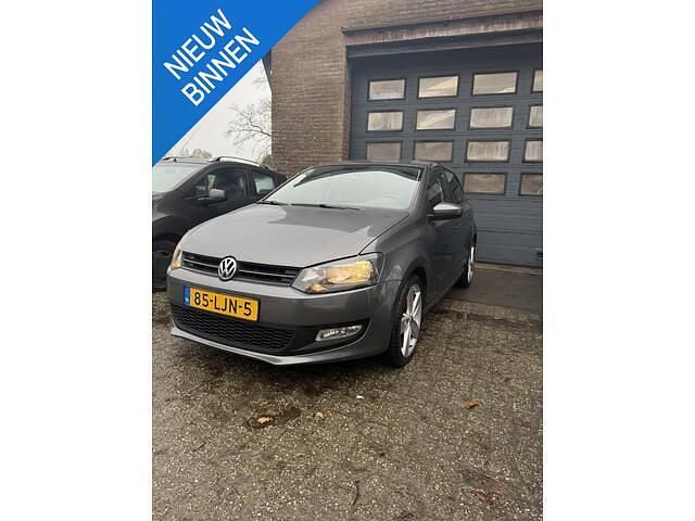 Grijs Gebruikt 2010 VW Polo Highline Hatchback | € 6.999 (Eerlijke prijs) - Afbeelding 1/4