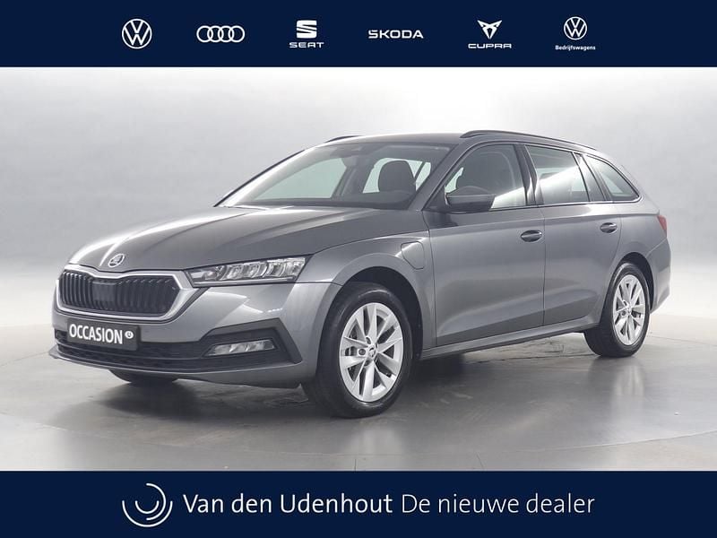 Zwart Occasion 2024 Skoda Octavia Business Line Stationwagen | € 31.940 (Goede deal) - Afbeelding 1/4