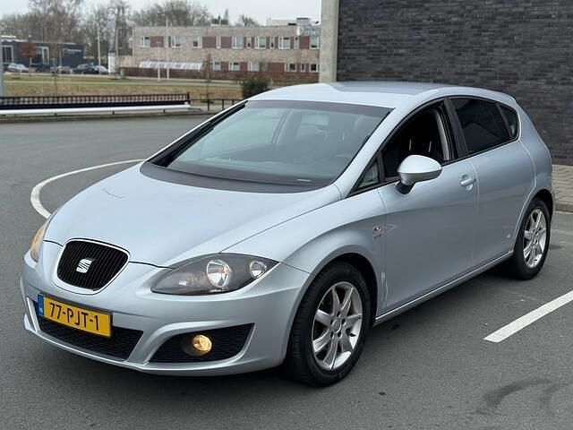 Occasion Seat Leon 105 PK (77 kW) 2011 Grijs Hatchback