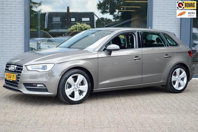 Grijs Occasion 2013 Audi A3 Sportback Ambition Hatchback | € 13.500 (Eerlijke prijs) - Afbeelding 1/4