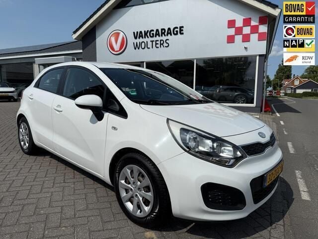 Wit Gebruikt 2013 Kia Rio Comfort Hatchback | € 5.950 (Eerlijke prijs) - Afbeelding 1/4