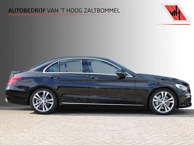 Zwart Gebruikt 2016 Mercedes C350e Avantgarde Sedan | € 22.400 (Eerlijke prijs) - Afbeelding 1/4