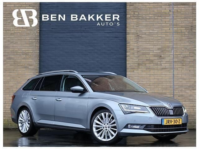 Grijs Occasion 2015 Skoda Superb Style Stationwagen | € 19.950 (Eerlijke prijs) - Afbeelding 1/4
