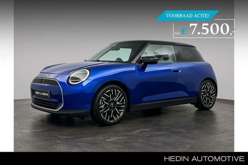 Blauw Nieuw 2024 Mini Cooper Favoured Hatchback | € 37.004 (Goede deal) - Afbeelding 1/4