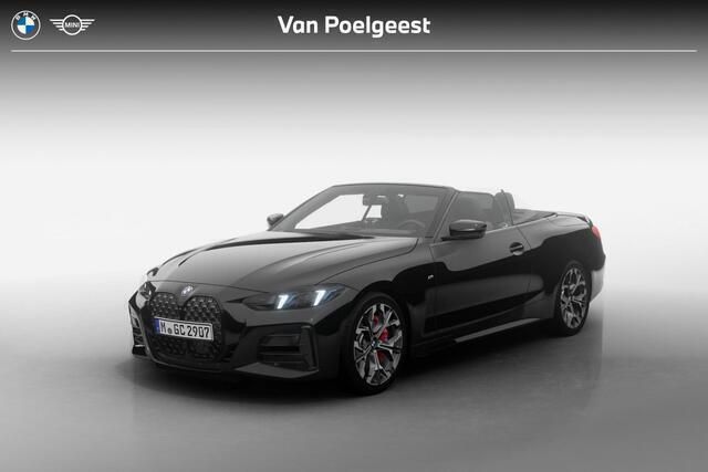Saphirschwarz metallic (475) (zwart metallic) Nieuw 2025 BMW 420 M Sport Cabriolet | € 90.431 (Goede deal) - Afbeelding 1/4