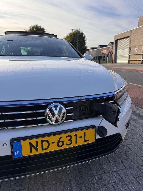 Wit Gebruikt 2016 VW Passat GTE Sedan | € 15.800 (Eerlijke prijs) - Afbeelding 1/4
